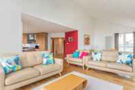 Others 403 Outstanding Penthouse in Vibrant Leith With Secure Parking