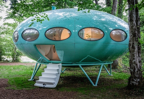 Others Space Age Living - Futuro House at Marston Park