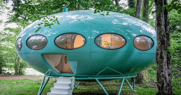 Others Space Age Living - Futuro House at Marston Park