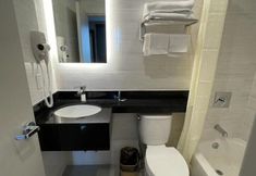 Lainnya 7 Royal Hotel Bronx