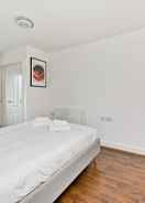 Room Bright Greenwich Flat Near Canary Wharf by Underthedoormat