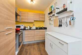 Others 4 Bright Greenwich Flat Near Canary Wharf by Underthedoormat