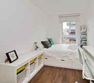 Others 2 Bright Greenwich Flat Near Canary Wharf by Underthedoormat