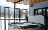 อื่นๆ 2 Switchback Suite by Revelstoke Vacations