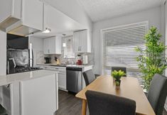 Others 6 Stylish 1BR Downtown Evonify