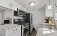 Others 7 Stylish 1BR Zilker Evonify