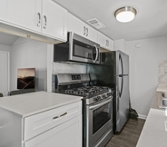 Others 7 Stylish 1BR Zilker Evonify