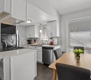 Others 3 Stylish 1BR Zilker Evonify