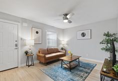 Others 7 Modern 2BR Near UT Hyde Park Evonify