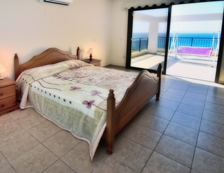 Others 2 Villa Only 50m To The Sea, Sleeps 12, Polis