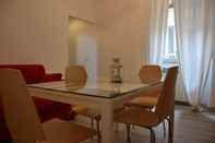 Lainnya Central Apartment, Just Steps From the Duomo and the Teatro, With Balcony