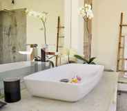 Others 3 "stunning 4 Bedrooms Private Pool Villa in Canggu"