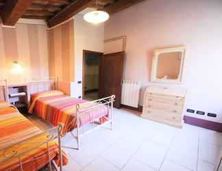 Others 2 Fabulous Spoleto-poolside-sleeps-20pool, Jacuzzi, Gardens