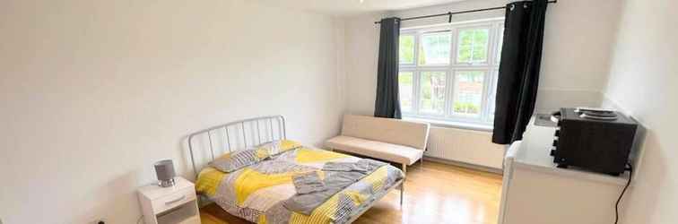 Others Large Triple Studio in South London - Sutton