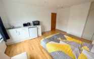 Others 6 Large Triple Studio in South London - Sutton