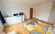 Others 6 Large Triple Studio in South London - Sutton