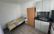 Lain-lain 3 New 5-bed & 4 Bathroom House in Croydon