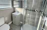 Lain-lain 7 New 5-bed & 4 Bathroom House in Croydon