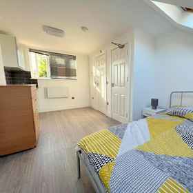 Primary image 1 New 5-bed & 4 Bathroom House in Croydon, Khách sạn 101 The Dr