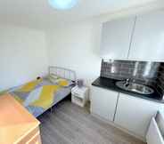 Lainnya 6 New 5-bed & 4 Bathroom House in Croydon
