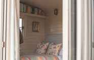 Others 5 Dog Friendly Shepherd's Hut, Perfect for Couples