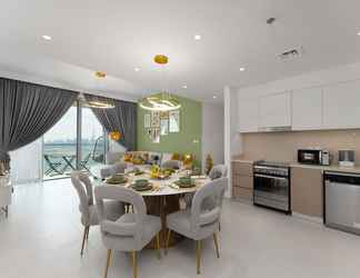 Others 2 Maison Privee - Trendy Apt on the Creek with Superb Dubai Skyline Vw