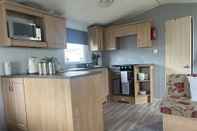 Others Charming 3-bed Static Caravan in Porthcawl