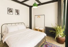 Others 4 Amalia Flats by Oval