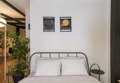 Others 6 Amalia Flats by Oval