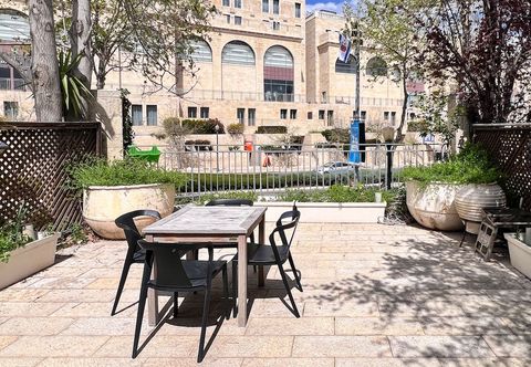 Others 2 BR next to Old City with Patio by FeelHome