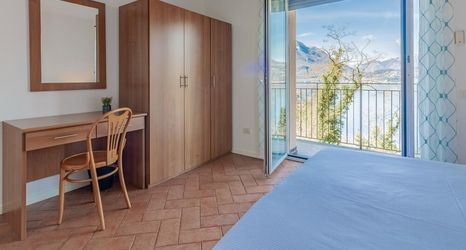 其他 2 Flower House With Lake View by Wonderful Italy