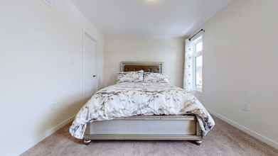 Lain-lain 4 Modern 3-bedroom Oshawa Home