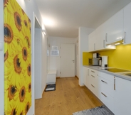 Lain-lain 3 Wellness Suite Sunflower