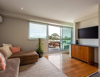 Lain-lain 2 Beautiful 1-bed in St Kilda w/ Parking & Terrace