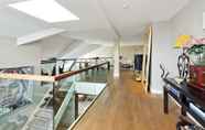 Lainnya 2 Luxury 4 Bedroom Penthouse in Beautiful Battersea