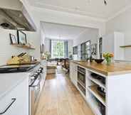 Others 6 Gorgeous Stylish Interior Designed 5 Bed Home in Holland Park - Superb Location