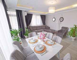 Others 2 Stunning Gorgeous 2 BR near Golden Horn