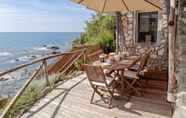 Others 4 Seafront Apartment in a Splendid Position Overlooking the Sea-vistamare