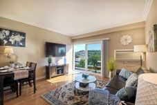 Others Southern Exposure w/ Private Balcony