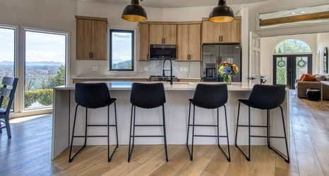 Others 2 Mountain Valley Revival - Brand New Renovations, Close To Town, Panoramic Mountain Views!! 2 Bedroom Cabin by RedAwning