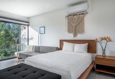 Others 3 Unbeatable Located Spacious Loft With Amazing Roof
