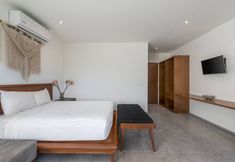 Others 5 Unbeatable Located Spacious Loft With Amazing Roof