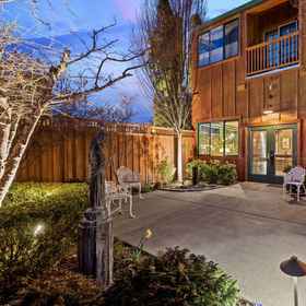 Primary image 1 The Peerless Hotel by WanderLodges, Hotel Angus Bowmer Theater