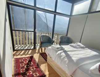 Others 2 Stunning Cliff-edge 2-bedroom Chalet in Karimabad