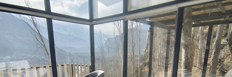 Others Stunning Cliff-edge 2-bedroom Chalet in Karimabad