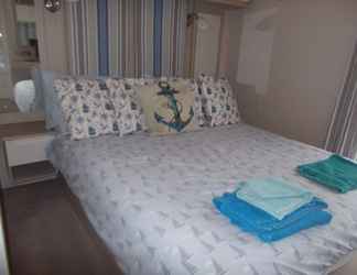 Others 2 Stunning 3-bed Caravan in Abergele