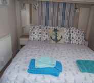 Others 5 Stunning 3-bed Caravan in Abergele