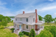 Others Waterfront Colonial - Best Views On The Island! 4 Bedroom Home by Redawning