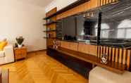 อื่นๆ 6 Oak Orchid Opulent 2 BR Apartment with Walk-in Closet