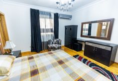 Others 2 Oak Orchid Opulent 2 BR Apartment with Walk-in Closet